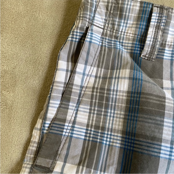 Dockers Men’s Plaid Cotton Cargo Shorts - Picture 4 of 13